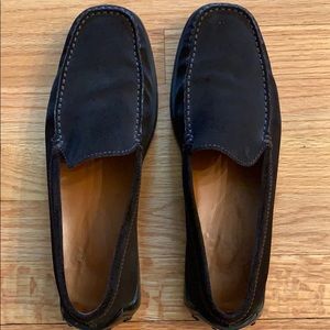 Tod’s driving shoe. Dark Brown suede.